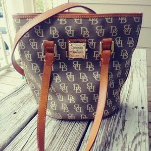 PreOwned Dooney and Bourke Small Shoulderbag 10x10